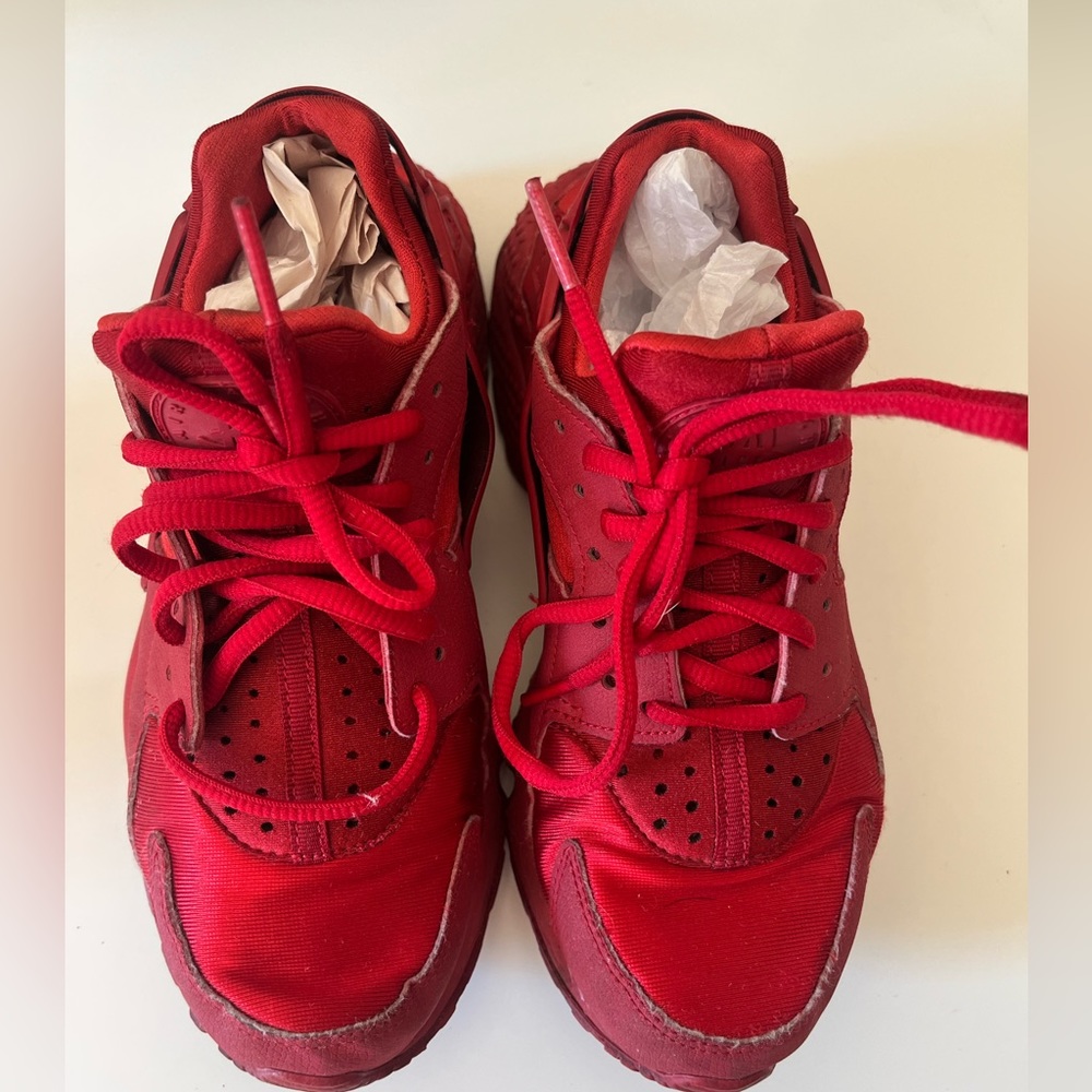 Woman’s Nike Huarache Run Trainer Sneakers Size 6.5 Triple Red
